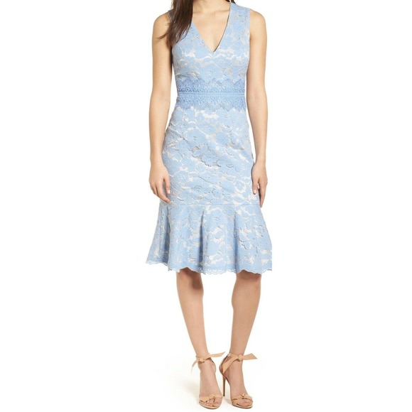 Vince Camuto Dresses & Skirts - Petite Vince Camuto lace sheath dress